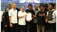 AMPB Foto Bersama pimpinan DPR yang menandatangani surat komitmen antara lain Sufmi Dasco Ahmad Saan Mustopa dan Cucun Ahmad Syamsurijal. Foto Istimewa