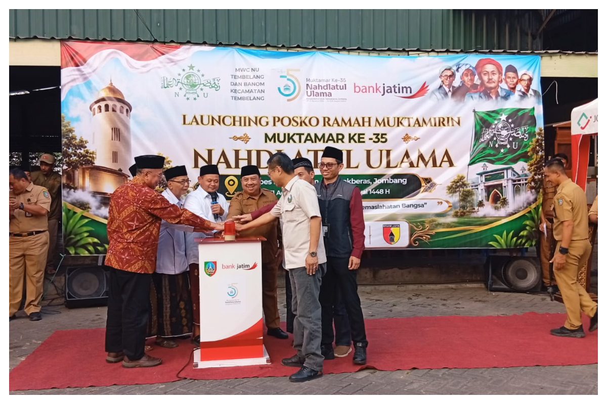 Bupati Jombang Warsubi yang meresmikan posko Ramah Muktamirin di kawasan Pasar Ngrawan Kecamatan Tembelang Senin 24 8 2026. foto Istimewa
