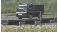Jembatan Apung Kulon Progo-Bantul, Mampu Dilalui Mobil hingga 1 Ton. (foto _ Istimewa) Jembatan Apung Kulon Progo Bantul Mampu Dilalui Mobil hingga 1 Ton. foto Istimewa
