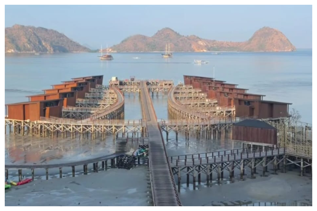 Kondisi air laut di Labuan Bajo yang sempat surut usai terjadi gempa NTT M 77 pada Sabtu pagi 15 Agustus 2026. Threads maulidyamrn
