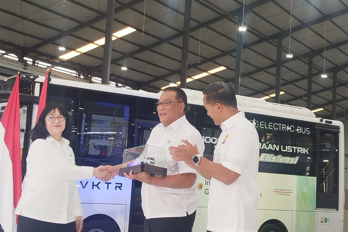 Kunjungi Industri di Magelang Menteri LH Dorong Kendaraan Listrik Perkuat Ekonomi Hijau