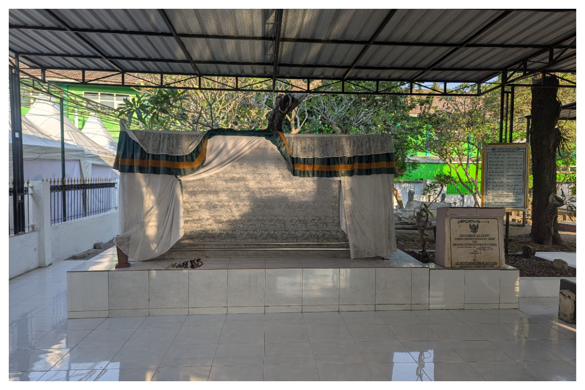 Makam buyut Gus Dur KH Usman di kawasan Tambakberas Jombang. Foto Istimewa