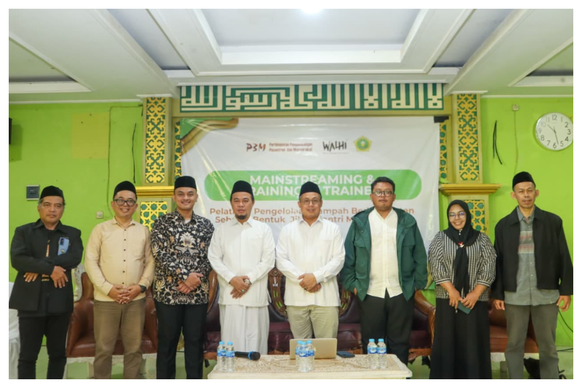 P3M dan WALHI menggelar pelatihan pengelolaan sampah di Pondok Pesantren Miftahul Khaer Tangerang. Foto Istimewa
