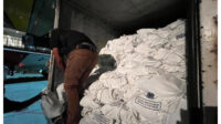 Pemerintah mengirim 27 ton logistik dan mengerahkan lebih dari 3.500 personel TNI-Polri. (Foto _ Istimewa) Pemerintah mengirim 27 ton logistik dan mengerahkan lebih dari 3.500 personel TNI Polri. Foto Istimewa
