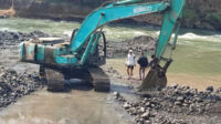 Polemik aktivitas penambangan pasir dan batu di Sungai Progo, Desa Sambeng, Kecamatan Borobudur, Kabupaten Magelang, Polemik aktivitas penambangan pasir dan batu di Sungai Progo Desa Sambeng Kecamatan Borobudur Kabupaten Magelang