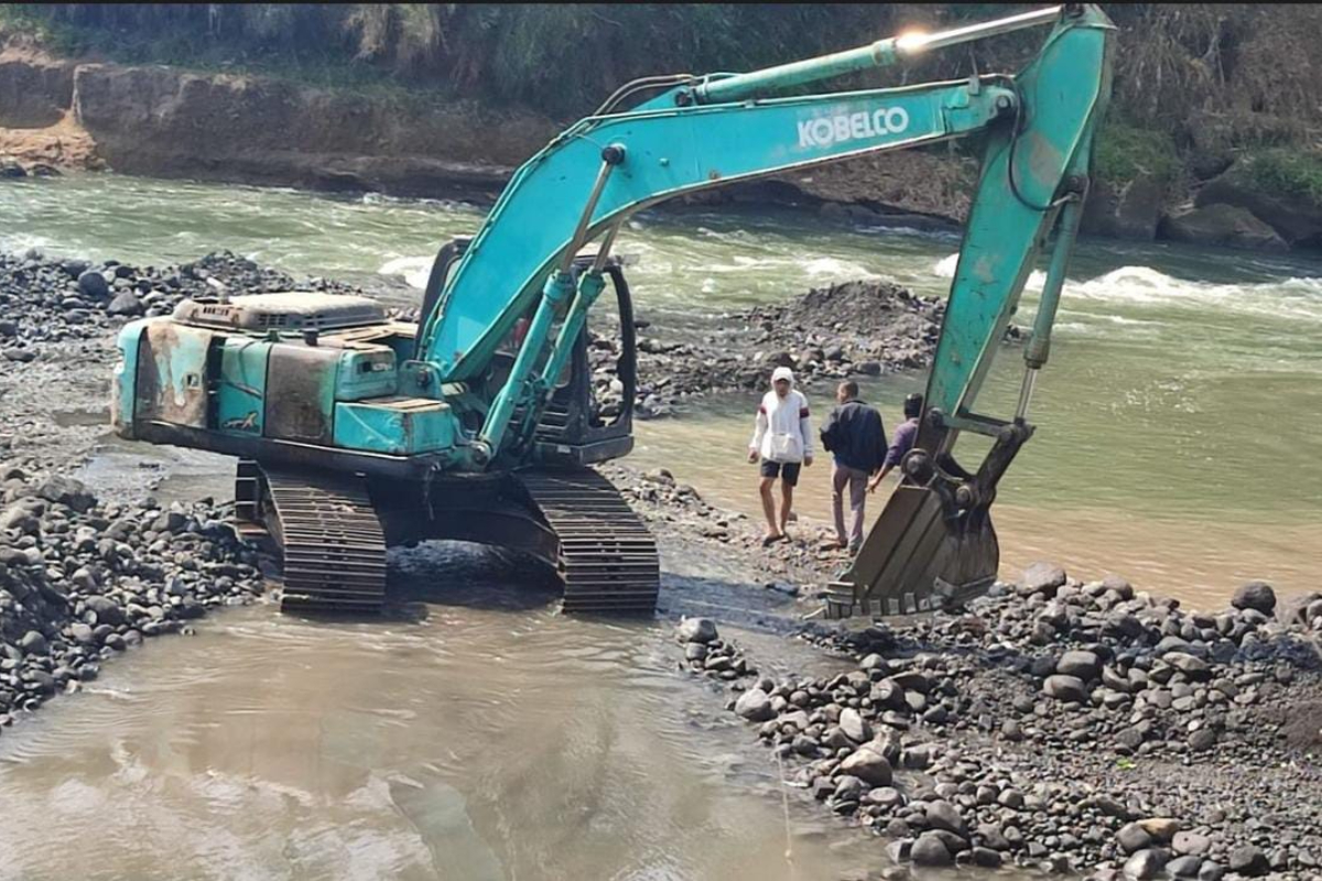 Polemik aktivitas penambangan pasir dan batu di Sungai Progo Desa Sambeng Kecamatan Borobudur Kabupaten Magelang