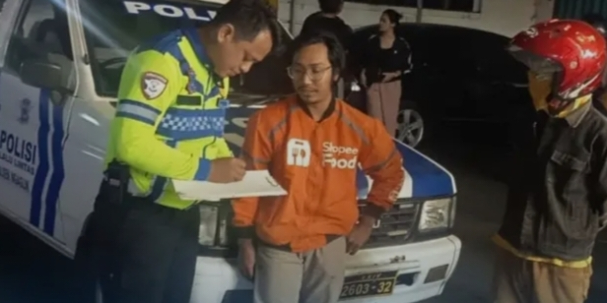 Polisi masih menyelidiki penyebabnya Dua muda mudi meninggal usai motor yang dikendarai menghantam tembok di Jalan Palagan Sleman.