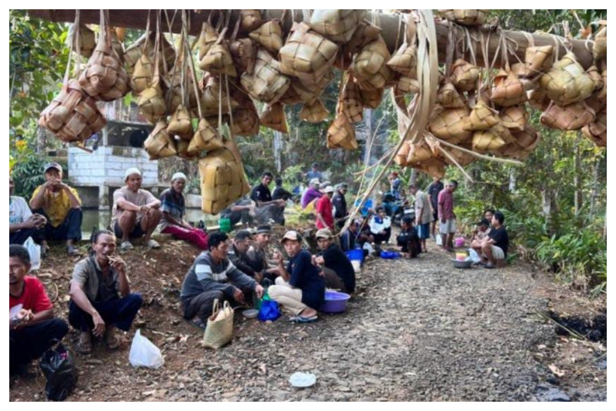 Sedekah Kupat kembali digelar warga Cilacap barat menyambut Rabu Wekasan. Foto Istimewa