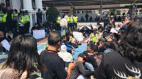 Warga Desa Wonogiri mendatangi Kejari Kabupaten Magelang, mendesak kejelasan penanganan dugaan penyalahgunaan dana desa Rp522 juta. Warga Desa Wonogiri mendatangi Kejari Kabupaten Magelang mendesak kejelasan penanganan dugaan penyalahgunaan dana desa Rp522 juta