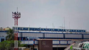 Kementerian Perhubungan menutup sementara enam bandar udara akibat sebaran abu vulkanik pada Minggu 6 9 2026