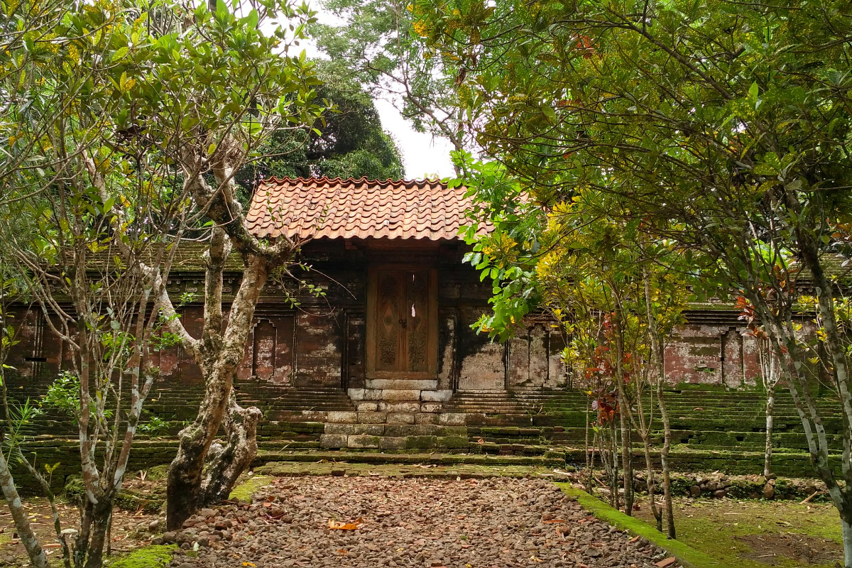 Kompleks Makam Ki Ageng Gumelem di Gumelem Wetan Banjarnegara menyimpan jejak demang dan tanah perdikan Mataram