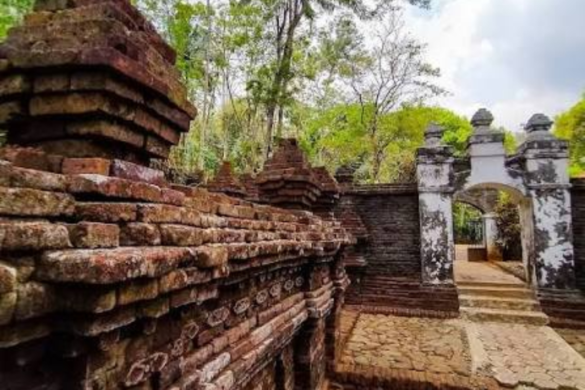 Makam Ki Ageng Gumelem di Gumelem Banjarnegara menjadi jejak tanah perdikan Mataram yang hidup melalui batik dan tradisi warga