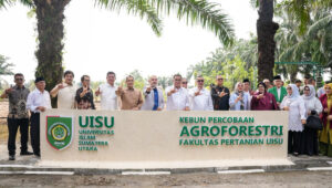 Moh Jumhur Hidayat meresmikan kebun percobaan agroforestri wakaf hijau Universitas Islam Sumatera Utara UISU Medan Sabtu 5 September 2026