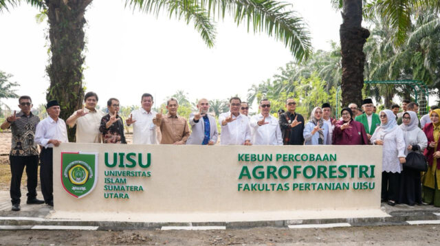 Moh Jumhur Hidayat meresmikan kebun percobaan agroforestri wakaf hijau Universitas Islam Sumatera Utara UISU Medan Sabtu 5 September 2026