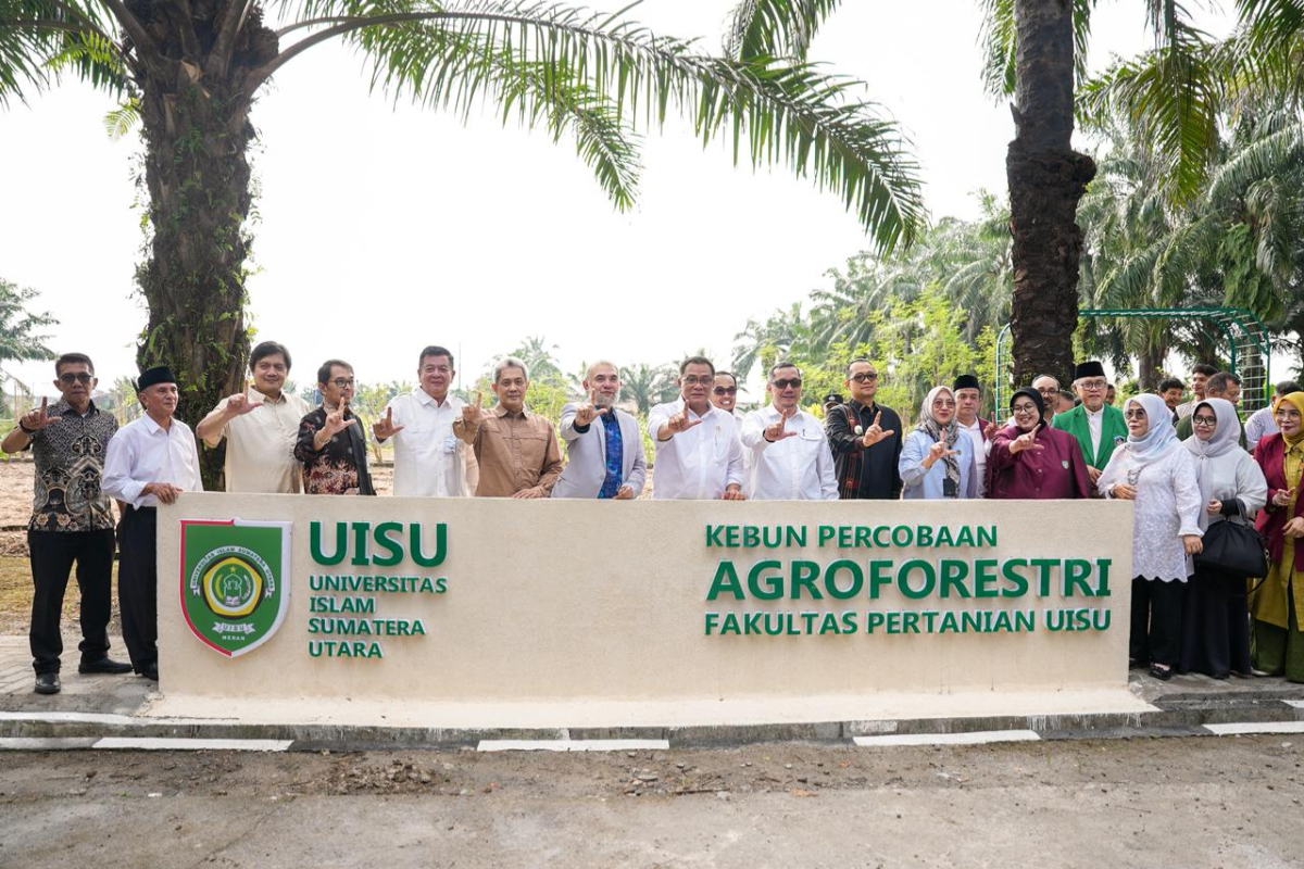 Moh Jumhur Hidayat meresmikan kebun percobaan agroforestri wakaf hijau Universitas Islam Sumatera Utara UISU Medan Sabtu 5 September 2026