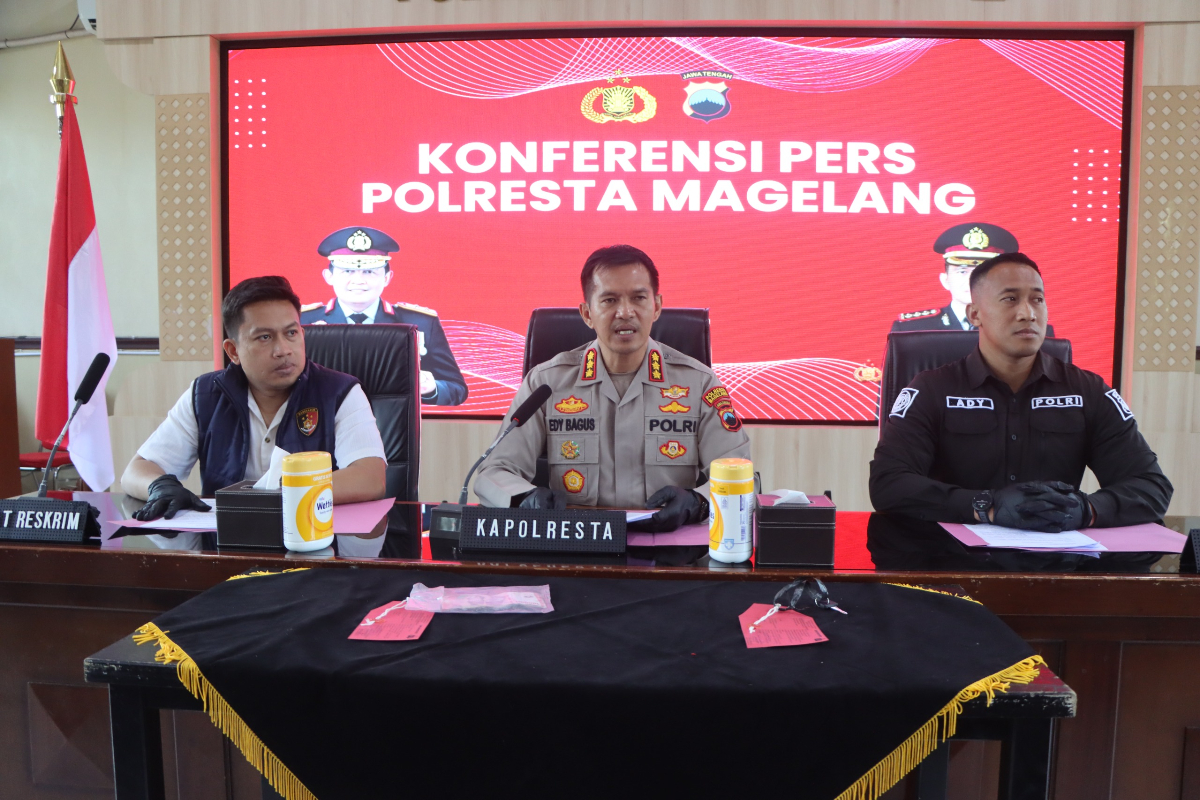 Polisi mengungkap pencurian uang Rp145 juta dari laci SPBU di Salaman Kabupaten Magelang