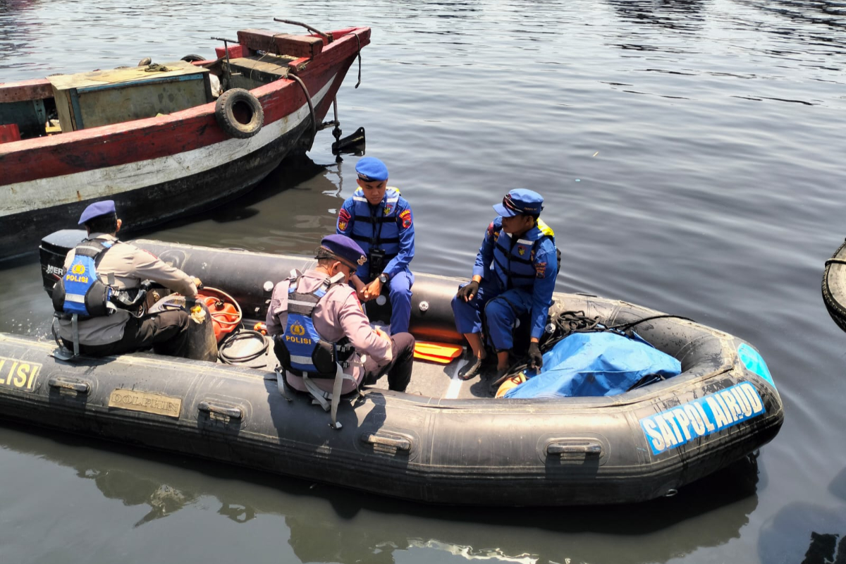 Tim SAR mencari nelayan asal Tayu yang tenggelam di perairan Pecangaan Juwana Kabupaten Pati