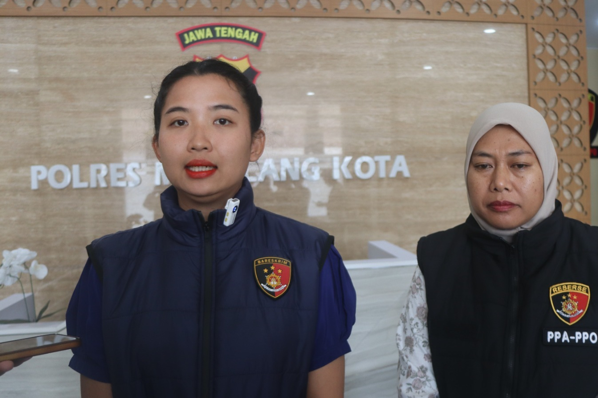 Kasat PPA PPO Polres Magelang Kota AKP Riana Adhyaksari kiri saat memberikan keterangan terkait kasus pencurian yang melibatkan anak